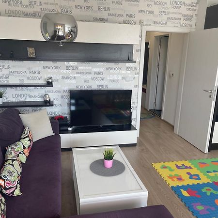 Briz Apartment; 2 Bdr; 6 Guests; Private Parking Варна Екстериор снимка
