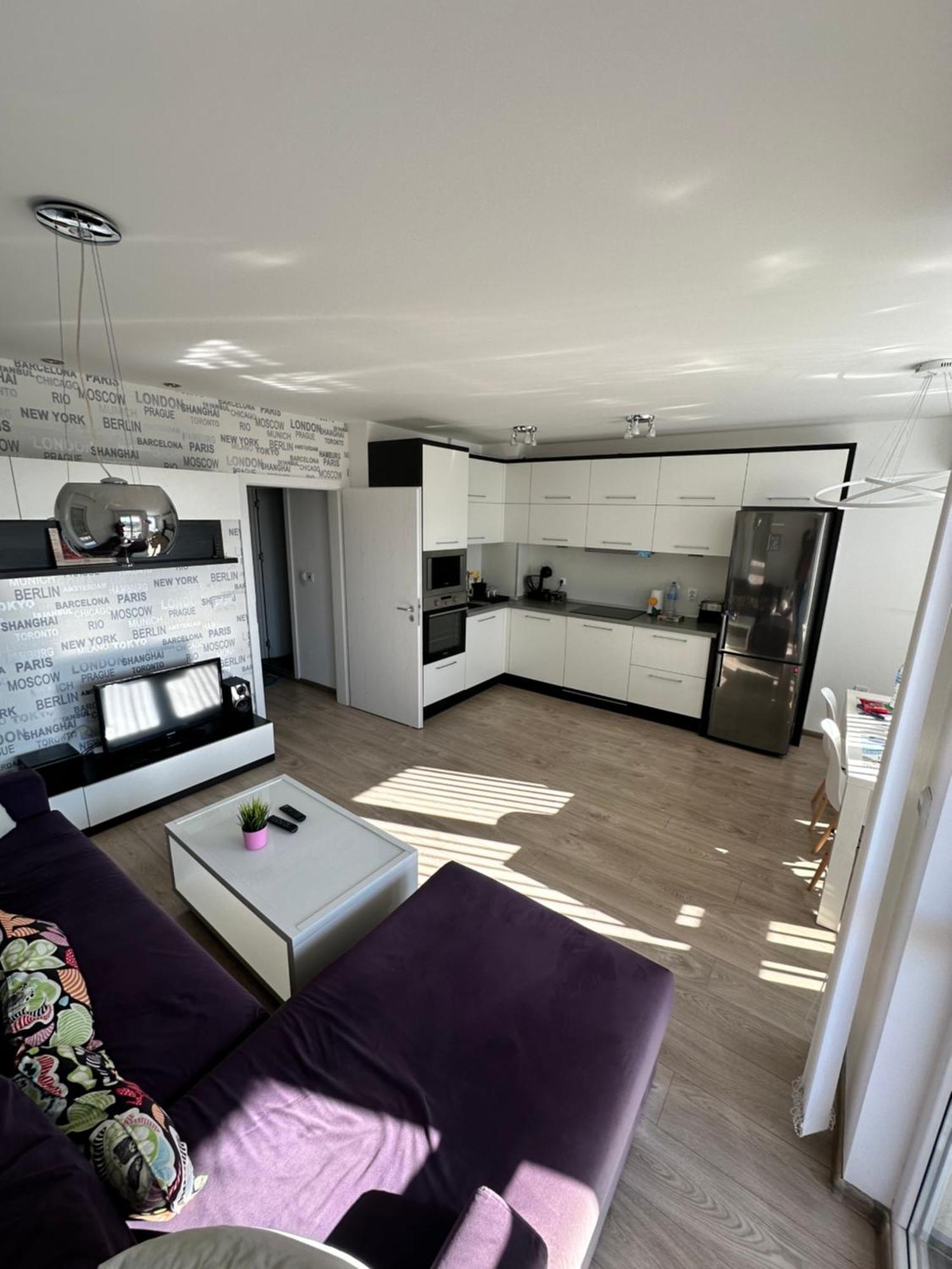 Briz Apartment; 2 Bdr; 6 Guests; Private Parking Варна Екстериор снимка