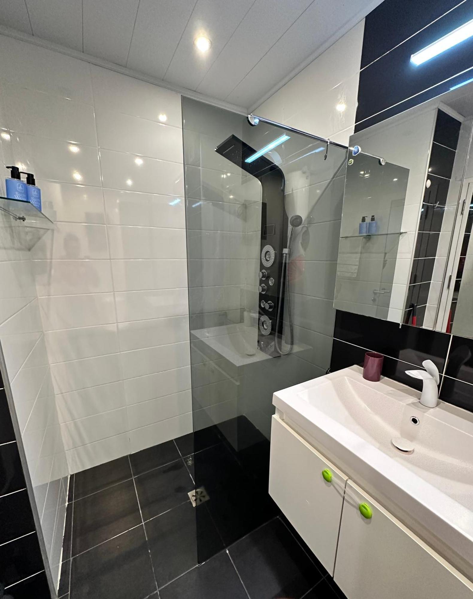 Briz Apartment; 2 Bdr; 6 Guests; Private Parking Варна Екстериор снимка