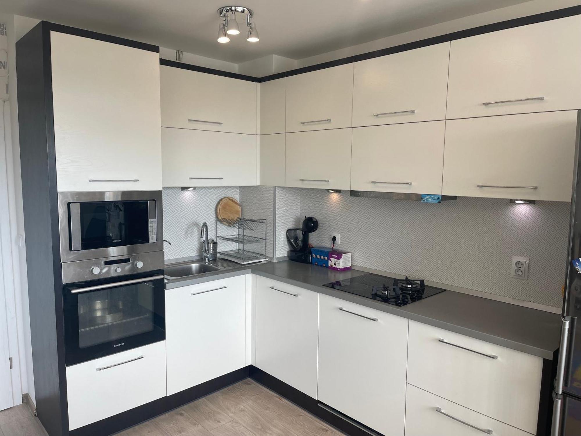 Briz Apartment; 2 Bdr; 6 Guests; Private Parking Варна Екстериор снимка