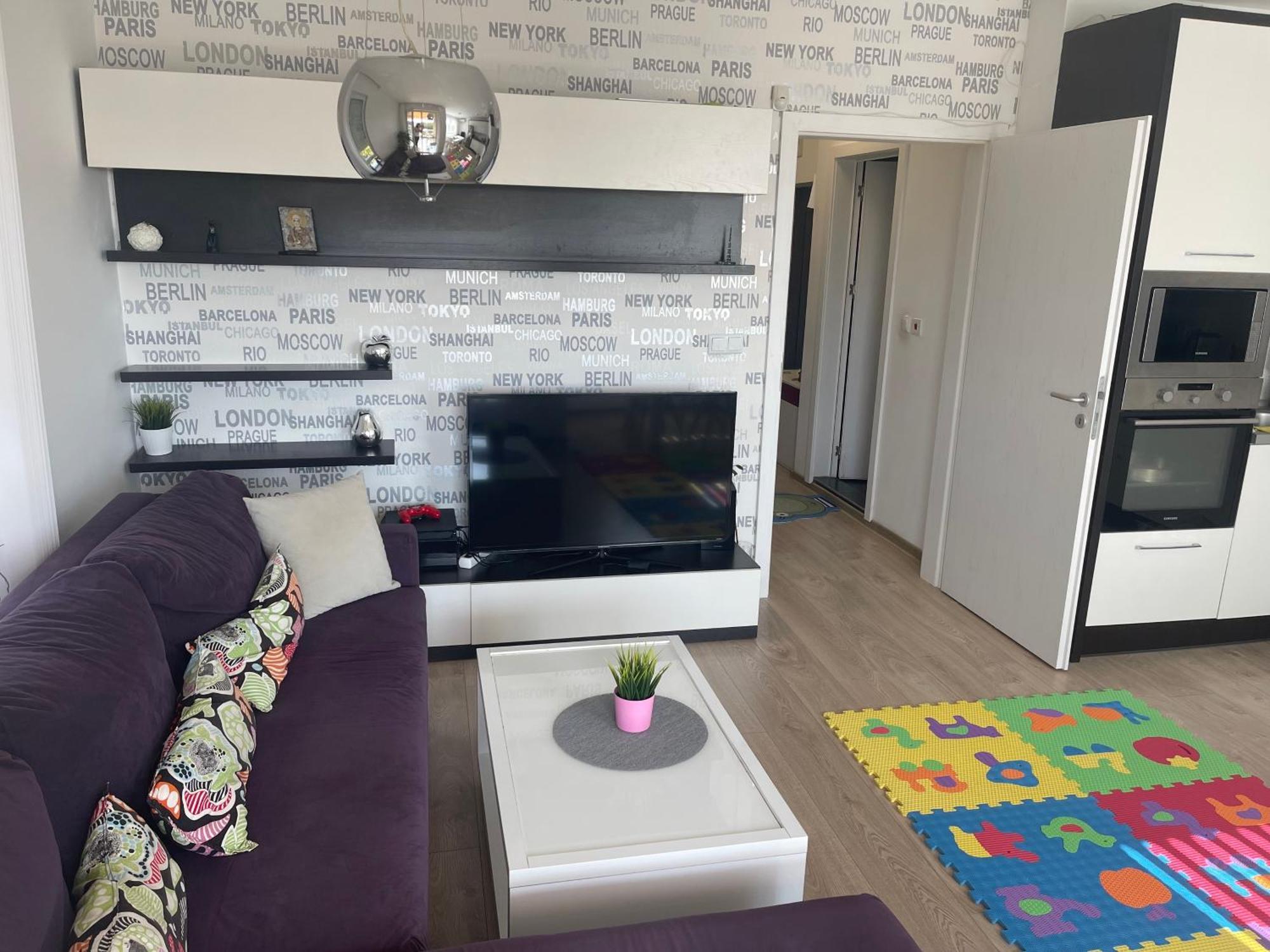 Briz Apartment; 2 Bdr; 6 Guests; Private Parking Варна Екстериор снимка